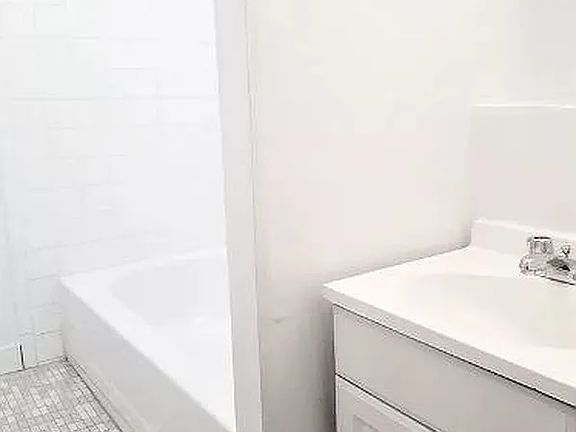 5th image of 217 E 29th St APT 44