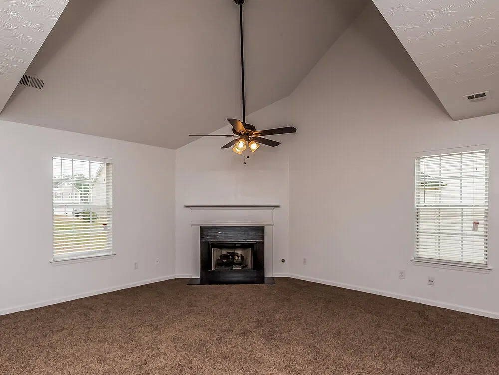 4 bed, 2.5 bath, 2021 sqft, $2,365 — Photo 4