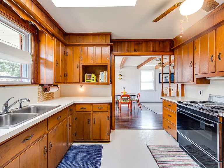 Gregory Dr — Photo 9