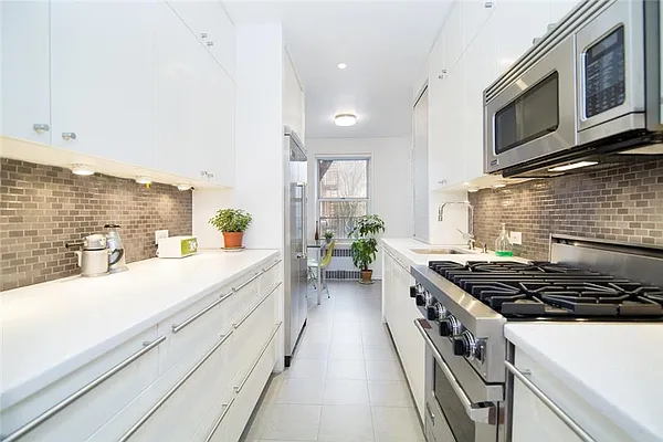 Sold by Qwest Residential Downtown LLC | media 14