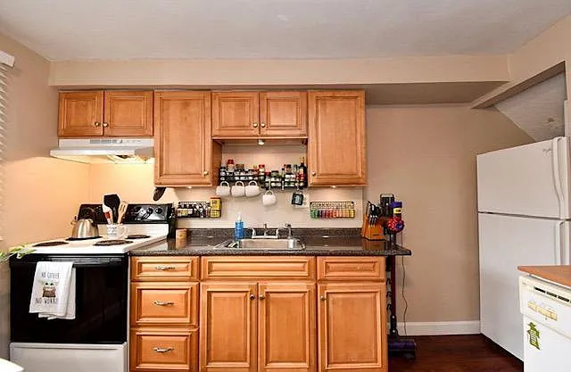 1588 Main St #10 — Photo 8