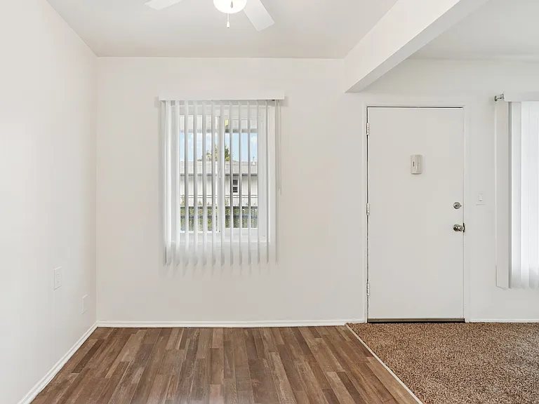 Crenshaw Manor — Photo 18