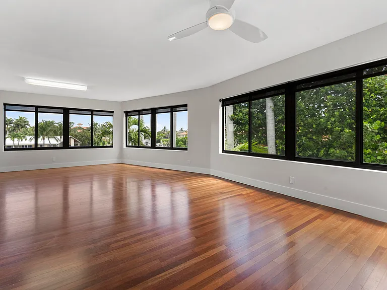 1121 Bel Air Dr #4 — Photo 13