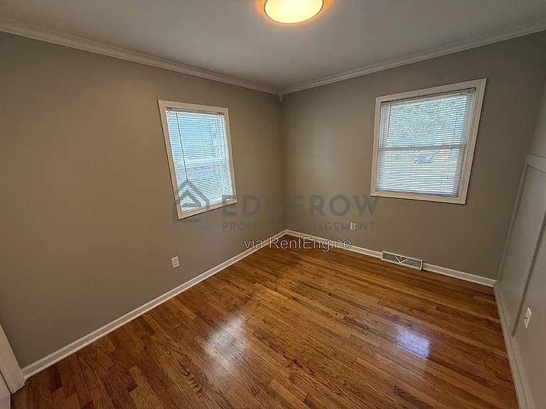 1240 Emerald Ave NE — Photo 6