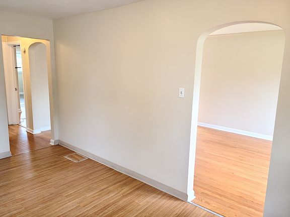 3rd image of 2637 W 96th Pl