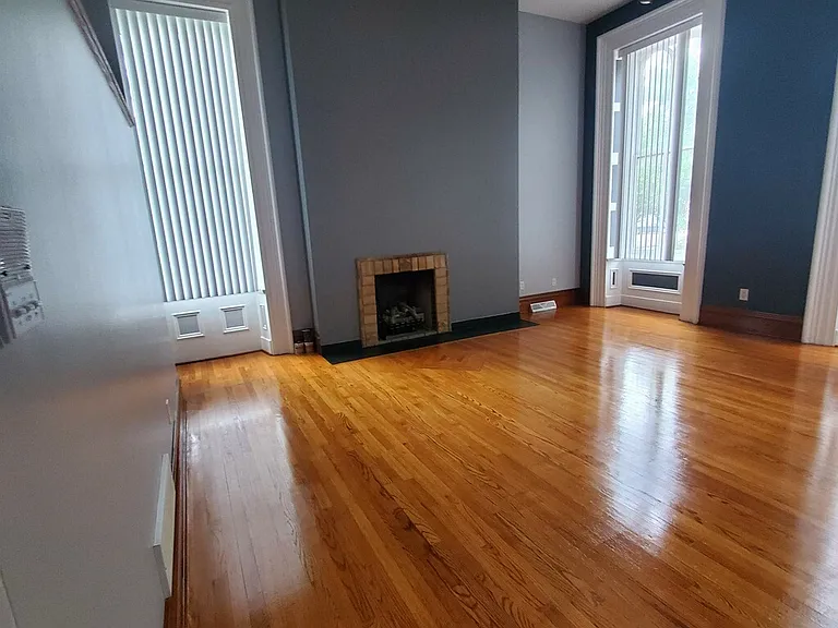 1130 W North Ave #1 — Photo 1