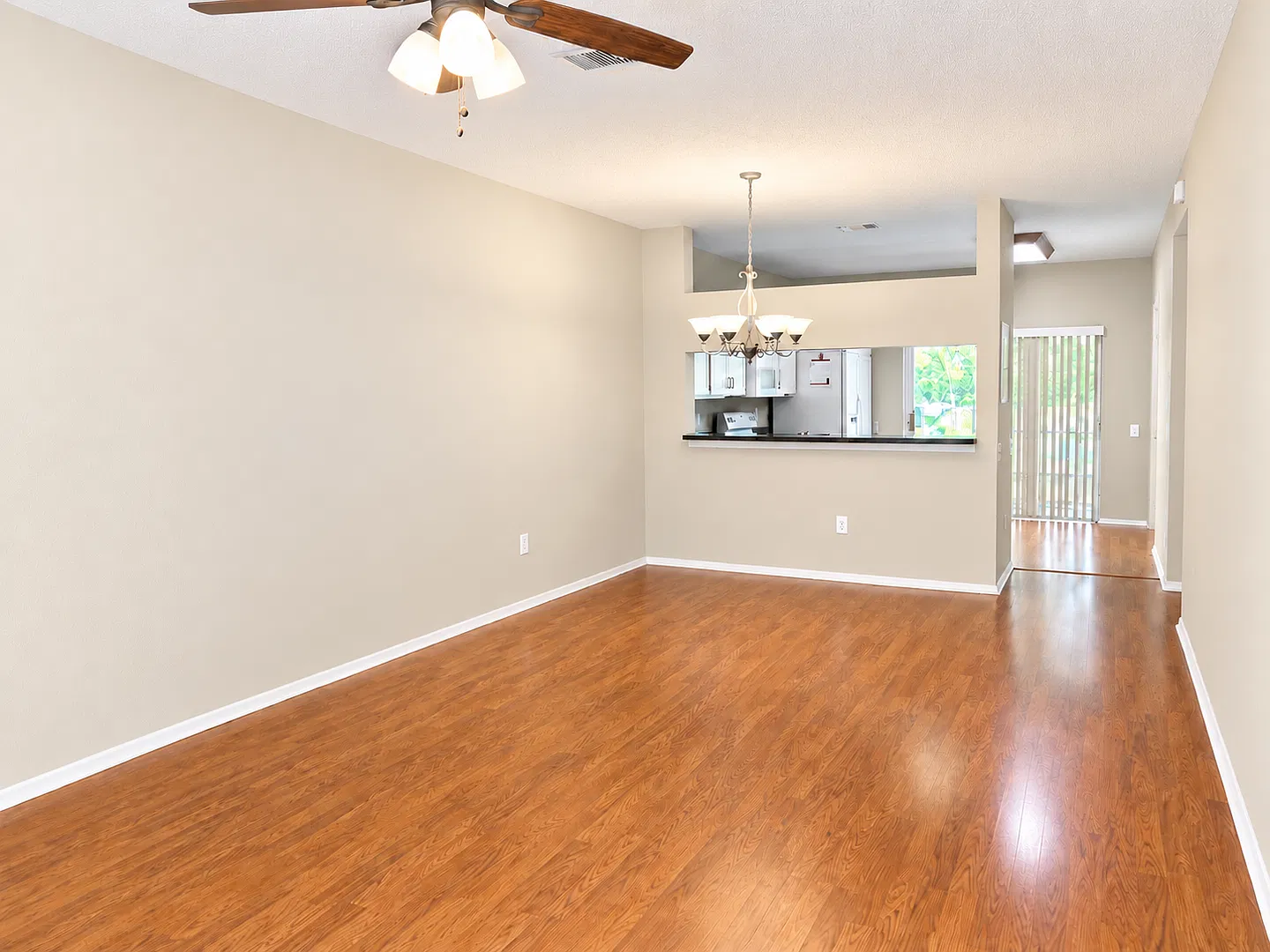 Wonderful 2BD/1.5BTH Townhome in Westchase! — Photo 3