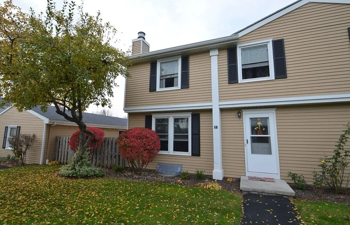 20 Clearfield Dr — Photo 2
