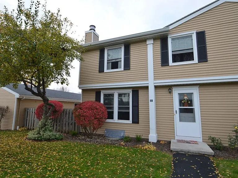 20 Clearfield Dr — Photo 2