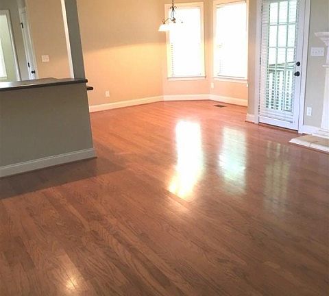 4th image of 995 Brooke Ln