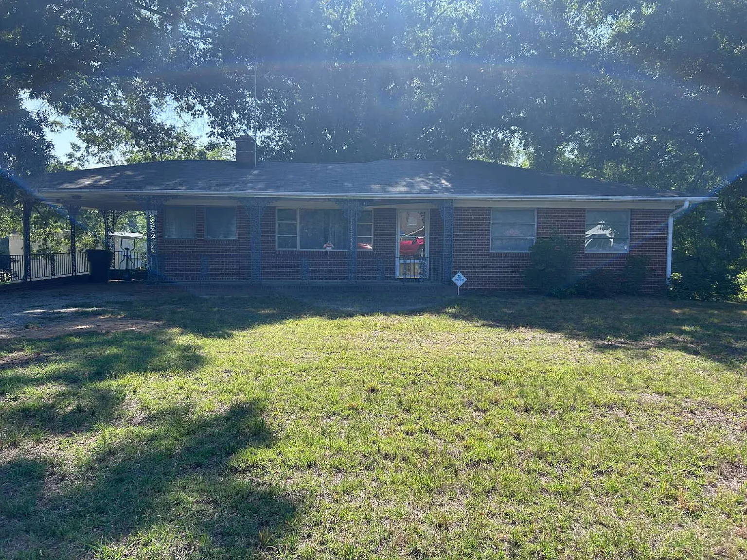 3 bed, 1.0 bath, 1190 sqft, $1,600 — Photo 2
