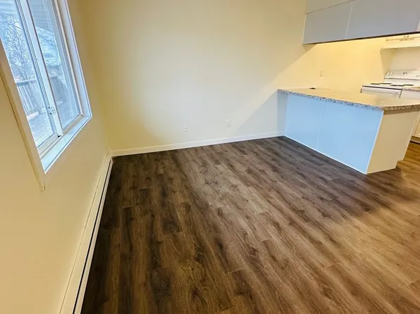 2206 8th Ave NW, 2206 8th Ave NW APT 6, East Grand Forks, MN 56721