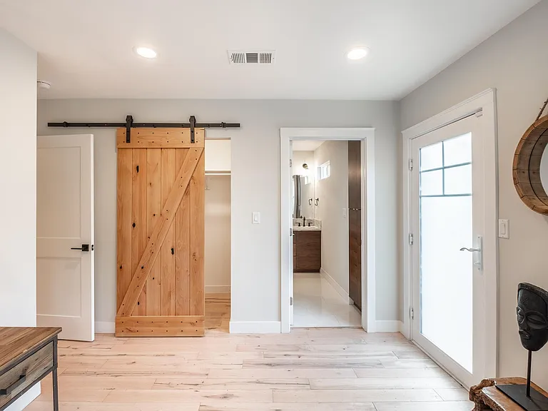 4039 Clayton Ave — Photo 17