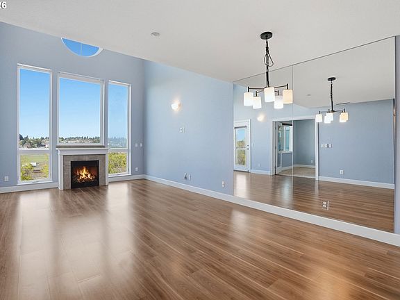 3rd image of 520 SE Columbia River Dr APT 422