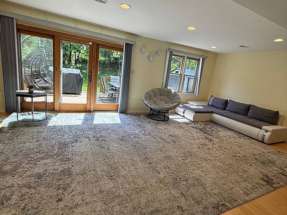 2nd image of 28 Bellwood Dr