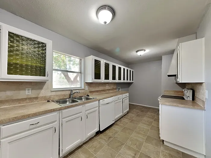 2706 Santa Anna Dr — Photo 4