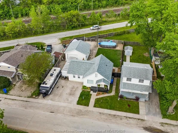 2186 Janette Ave, Windsor, ON N8X 1Z8