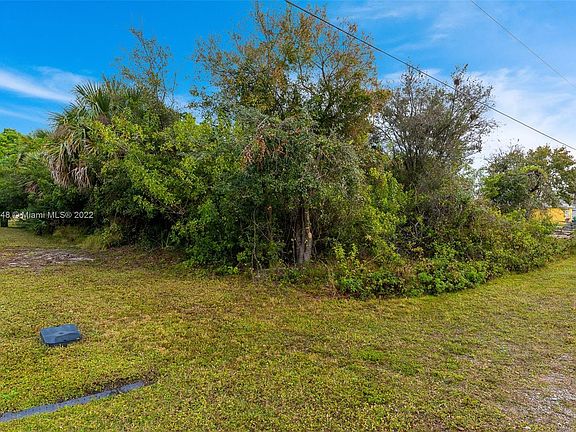 5th image of 667 SW Lucero Dr