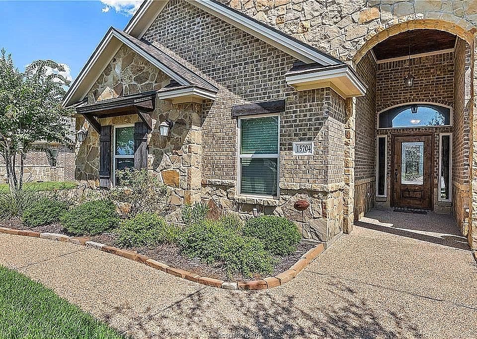 1st image of 15704 Timber Creek Ln