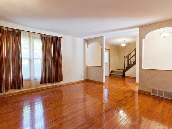 4th image of 1212 River Park Cir W