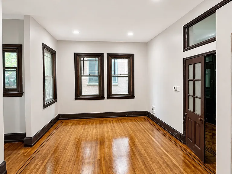 4510 Chester Ave — Photo 2