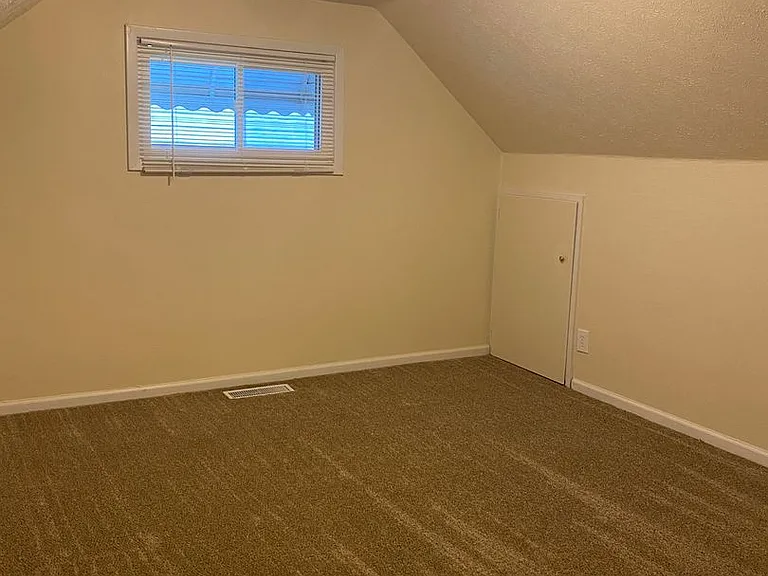 379 Rosemont Ave — Photo 12