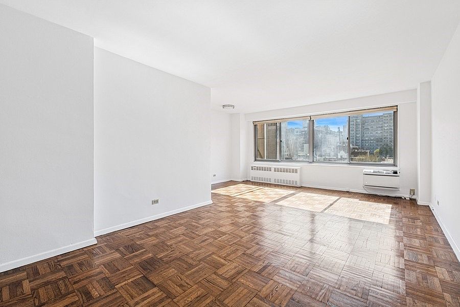 1st image of 175 W 12th St APT 10M