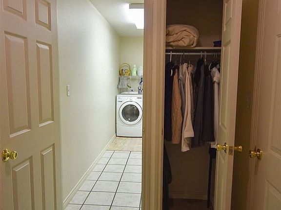 4th image of 1107 N Victoria Ave