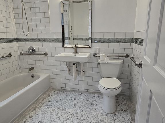 5th image of 524 Bradford St Floor 1
