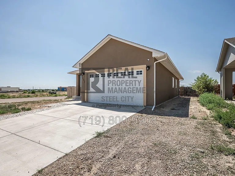 3002 W 22nd St — Photo 3
