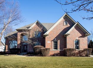 641 Cole Dr, South Elgin, IL 60177