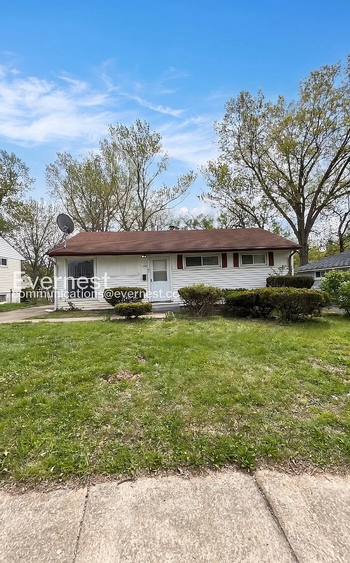 3 bed, 1.0 bath, 864 sqft, $1,027 — Photo 1