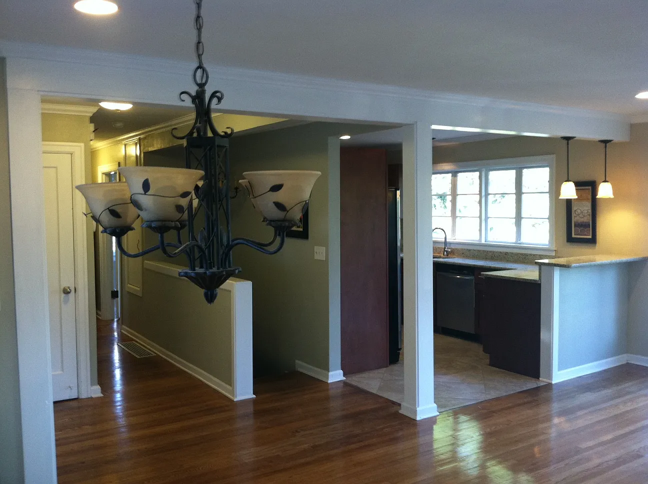 5 bed, 2500 sqft, $5,595 — Photo 3