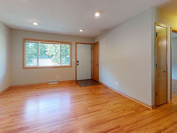 2nd image of 1097 25th Ave SE