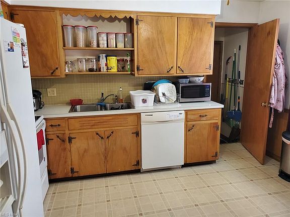 5th image of 649 Arcadia Ave