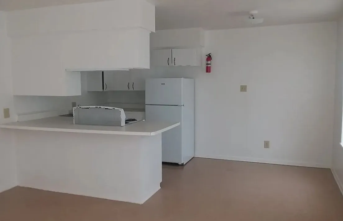 2 bed, 1.0 bath, $630 — Photo 3
