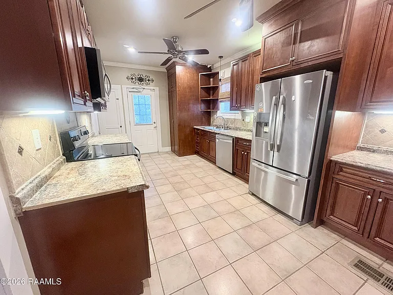 150 Clark Ct — Photo 5