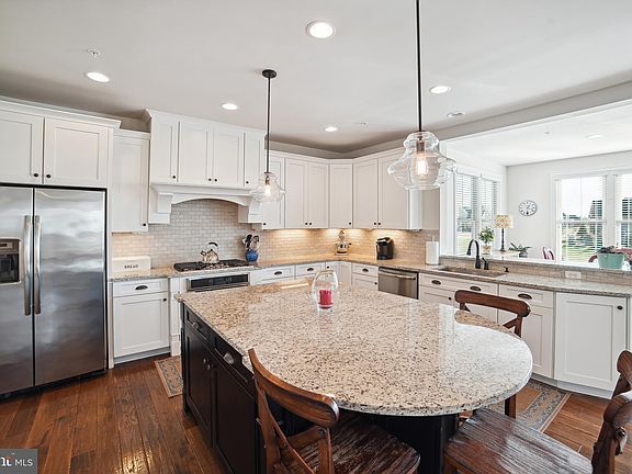 3rd image of 7401 White House Ln