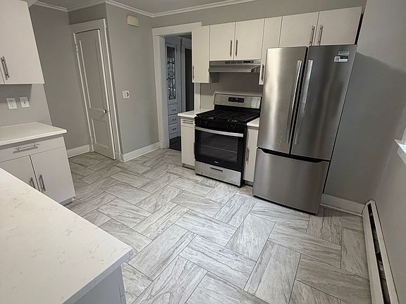 5th image of 35 Glen Rd