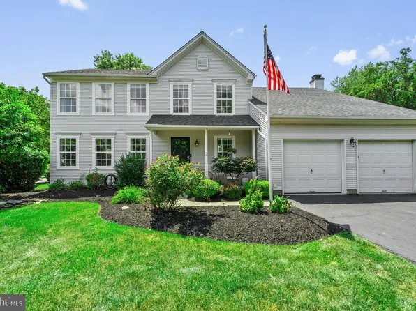 2 Sutton Ct, Newtown, PA 18940