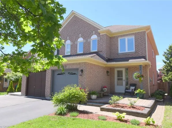 27 Harnesworth Cres, Hamilton, ON L8B 0J3