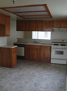 3rd image of 4057 W 130th St APT 4