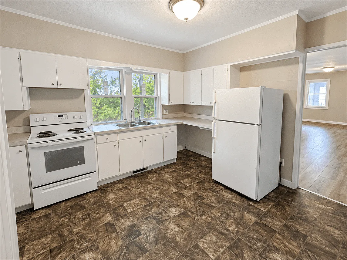 3 bed, 968 sqft, $1,100 — Photo 3