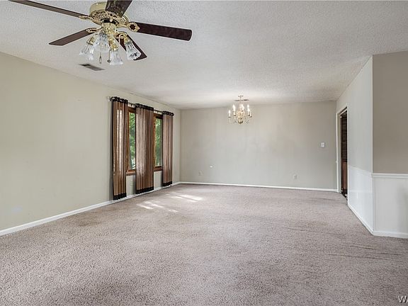 4th image of 4724 Appletree Ln