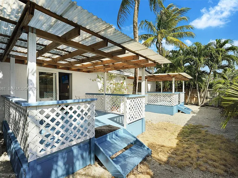 212 SW 1st Ave — Photo 32