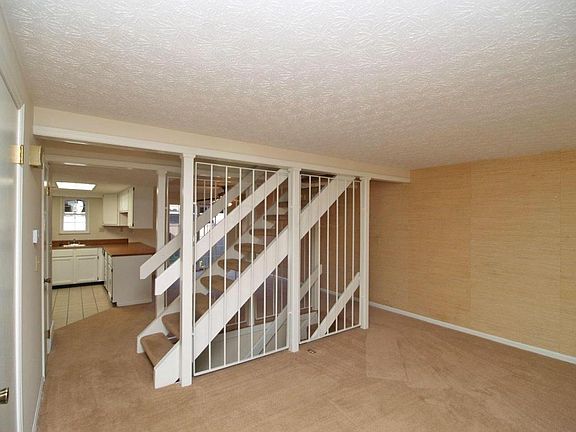 5th image of 1675 Saint James Ct
