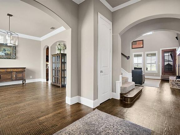 4th image of 1480 Windpointe Dr