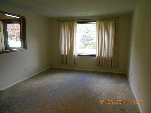 2nd image of 9521 NE Ferngrove St