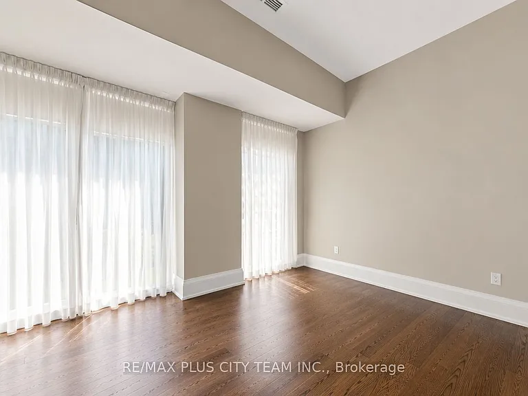 29 Queens Quay E #Townhouse 122 — Photo 19