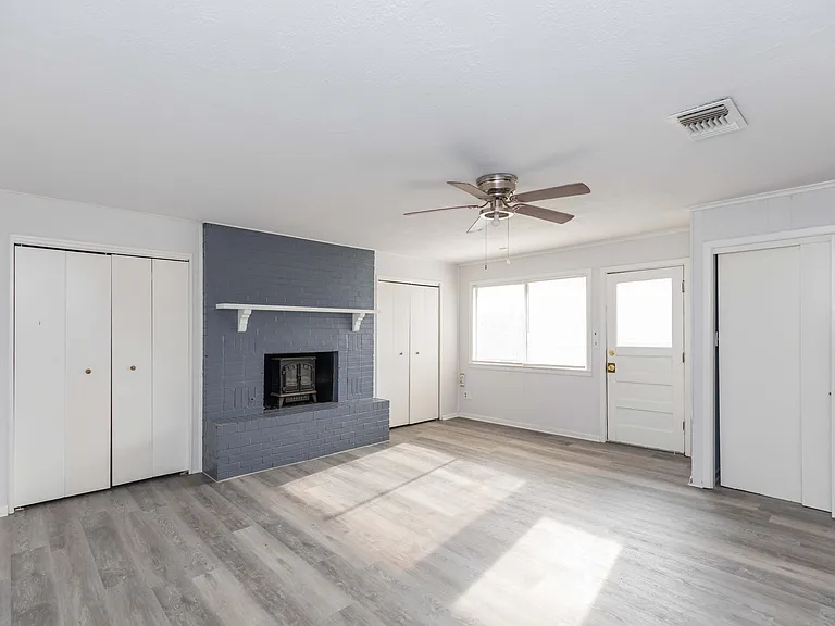 2706B Curtis Dr — Photo 2